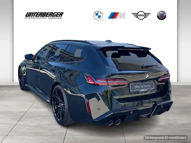 BMW M5 view 4