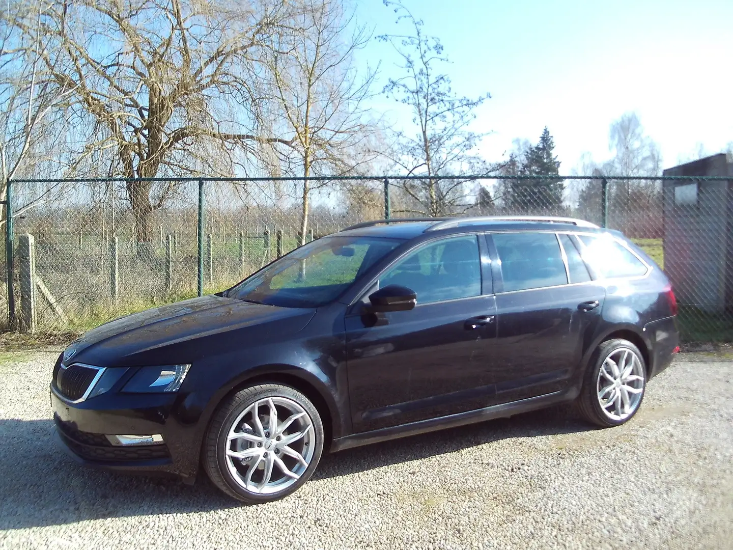 Skoda Octavia Break Benzine 115PK 18"Alu-Sportline Topwagen NW21 Noir - 1