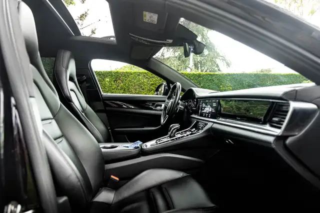 Porsche Panamera view 21