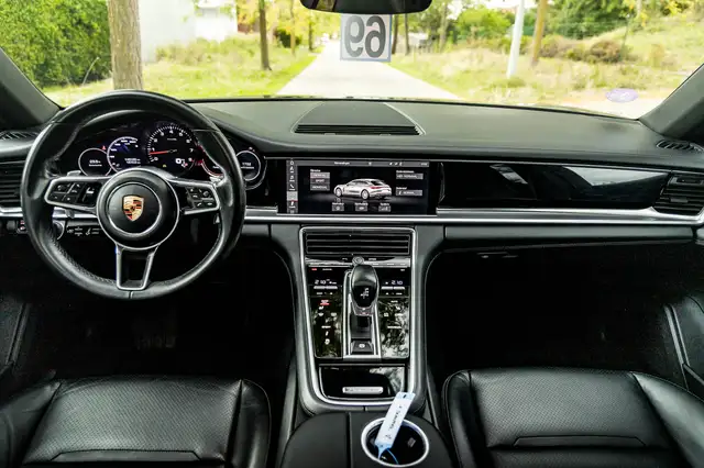 Porsche Panamera view 17