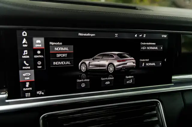 Porsche Panamera view 14
