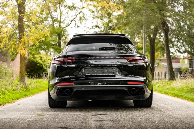 Porsche Panamera view 25