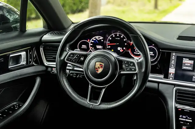 Porsche Panamera view 18