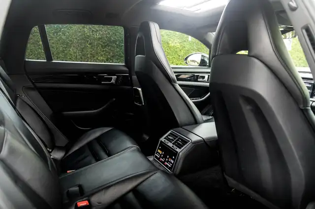 Porsche Panamera view 19