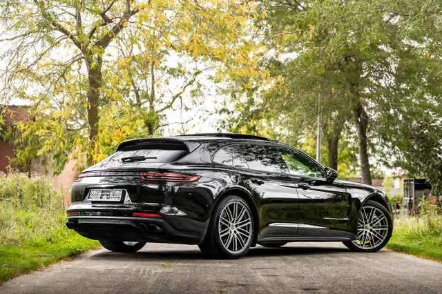 Porsche Panamera view 26