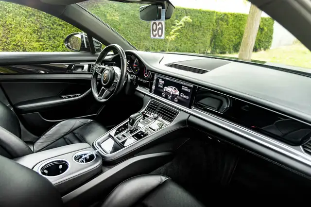 Porsche Panamera view 20