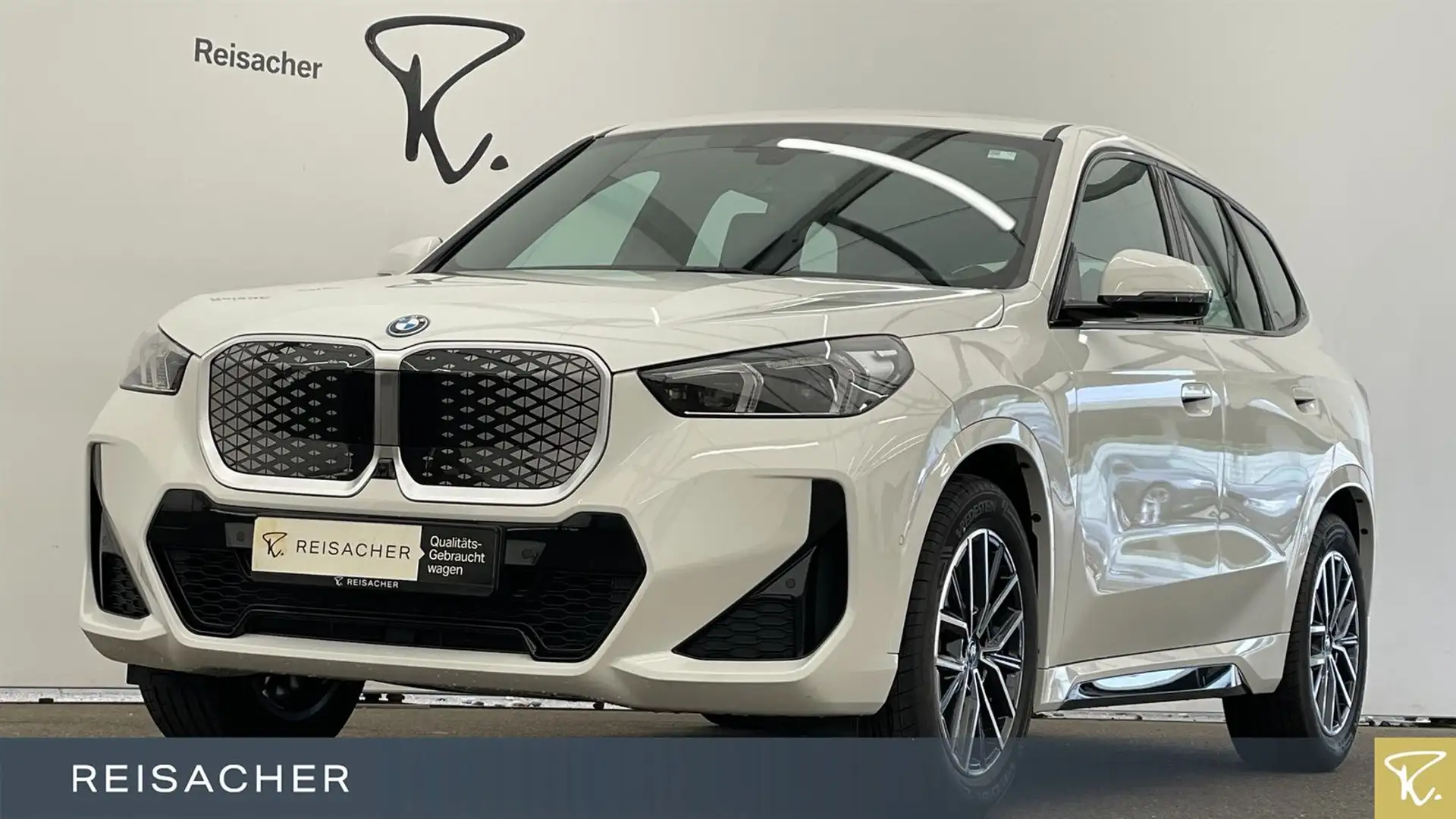 BMW iX1 AeDrive20  AHK RFK SHZ M-Sport HuD HiFi 360° Weiß - 1