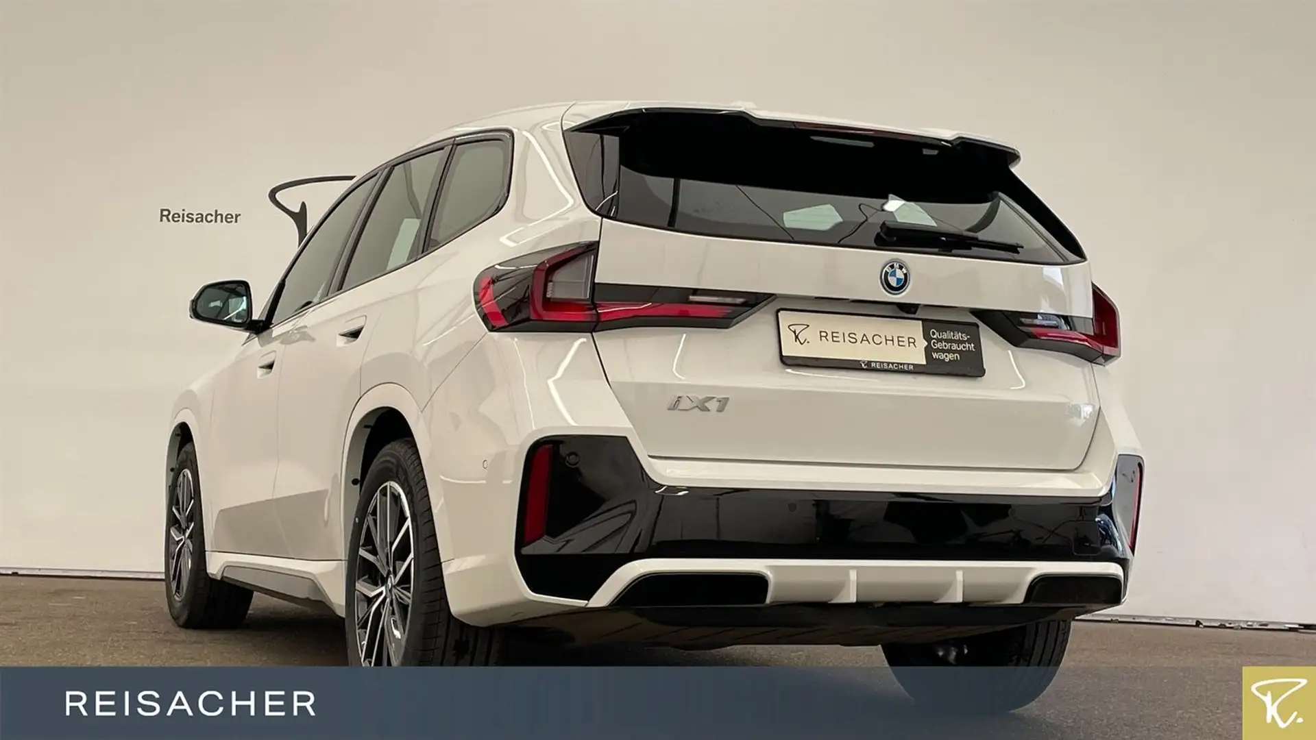 BMW iX1 AeDrive20  AHK RFK SHZ M-Sport HuD HiFi 360° Weiß - 2