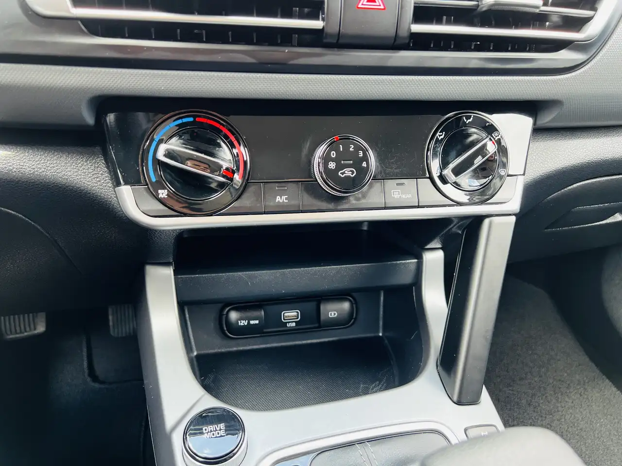 Kia Seltos снимка Kia Seltos