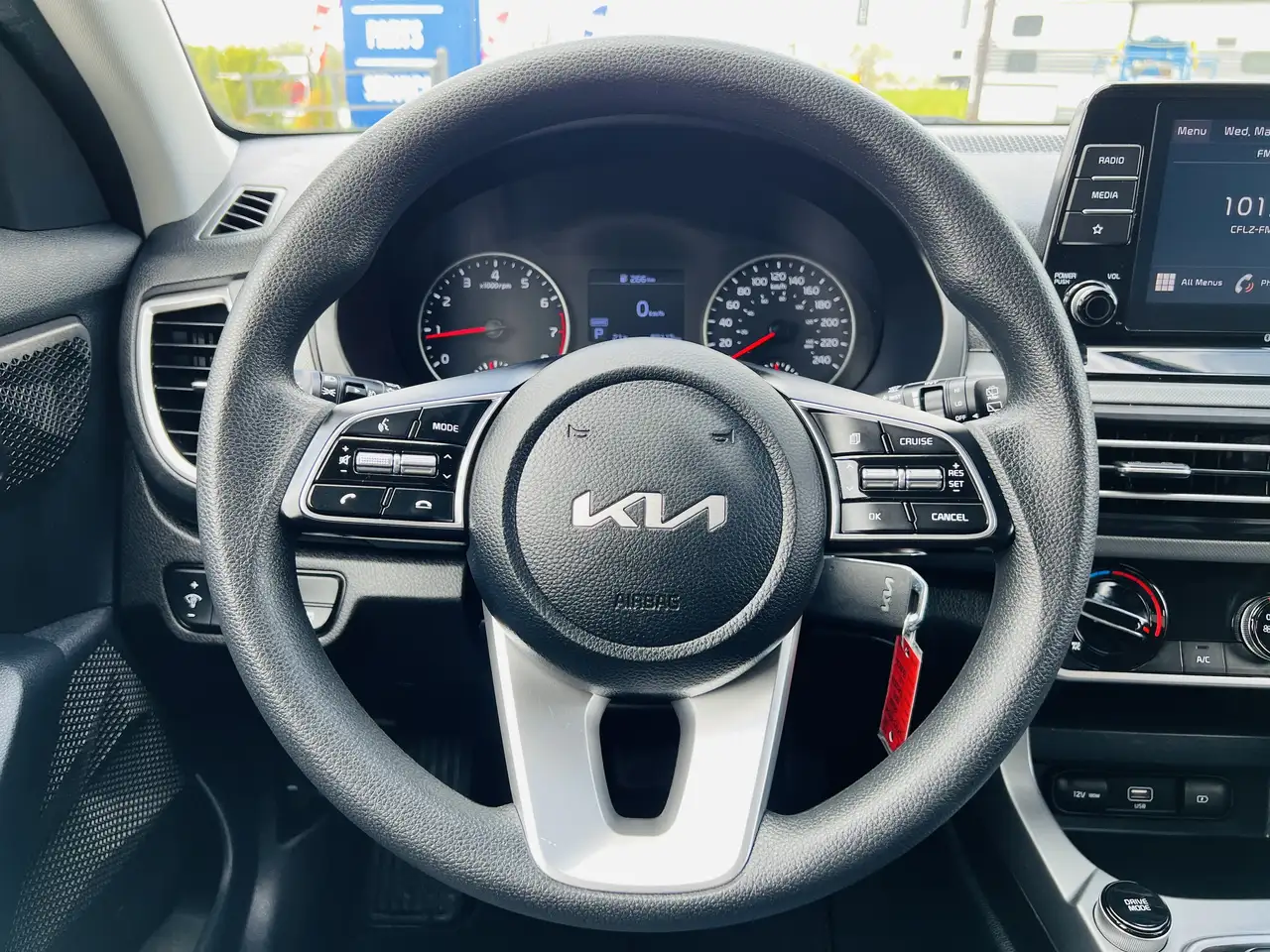 Kia Seltos снимка Kia Seltos