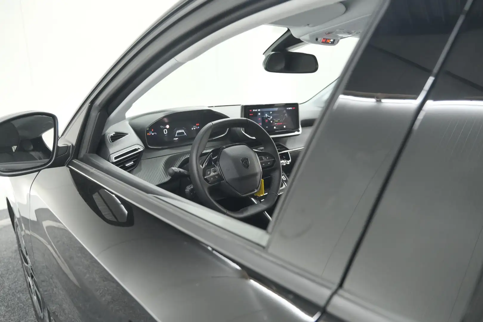Peugeot 208 PureTech 100 Allure | 360 Camera | Stoelverwarming Zwart - 2