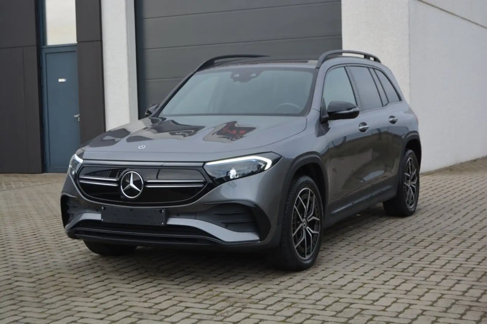 Mercedes-Benz EQB 250 AMG Line Navi/Leder/7plaats/Elektrisch Grijs - 1