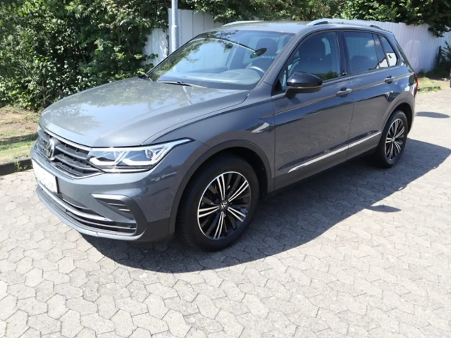 Volkswagen Tiguan "ACTIVE" 1.5 TSI AHK/IQ.LIGHT Grau - 2