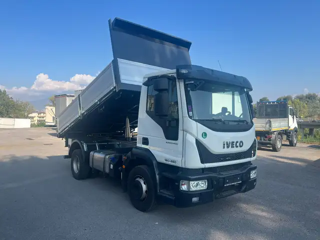 Iveco EUROCARGO 160E28 RIBALTABILE TRILATERALE NUOVO