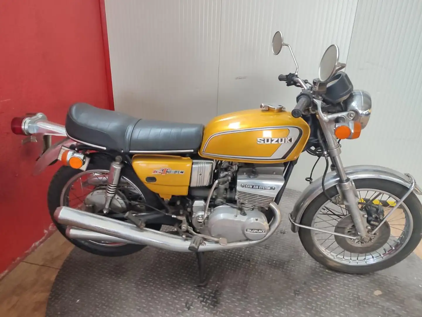 Suzuki GT 380 Export (solo esportazione) - 1