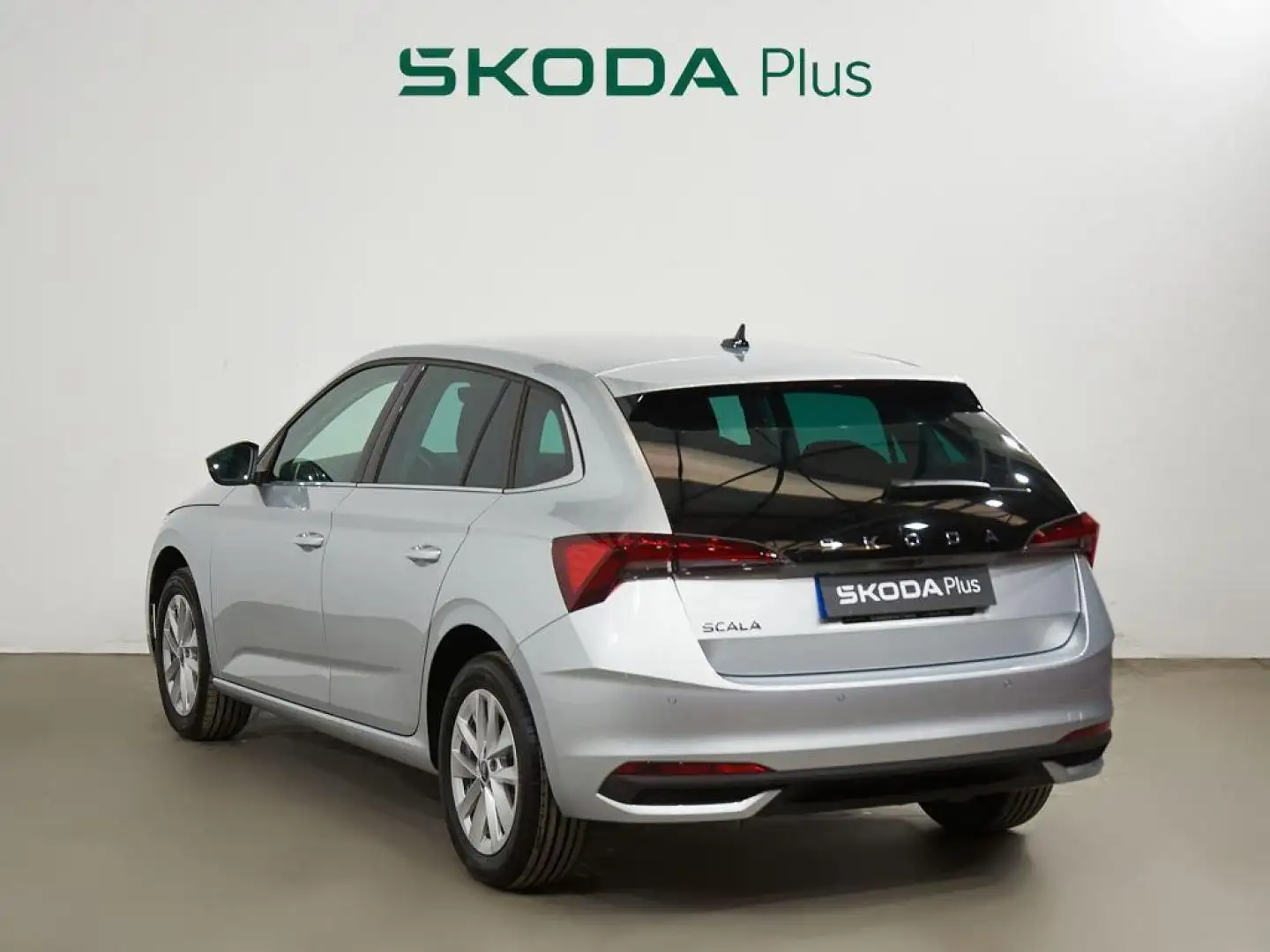 Skoda Scala 1.0 TSI Selection 85kW Plateado - 2