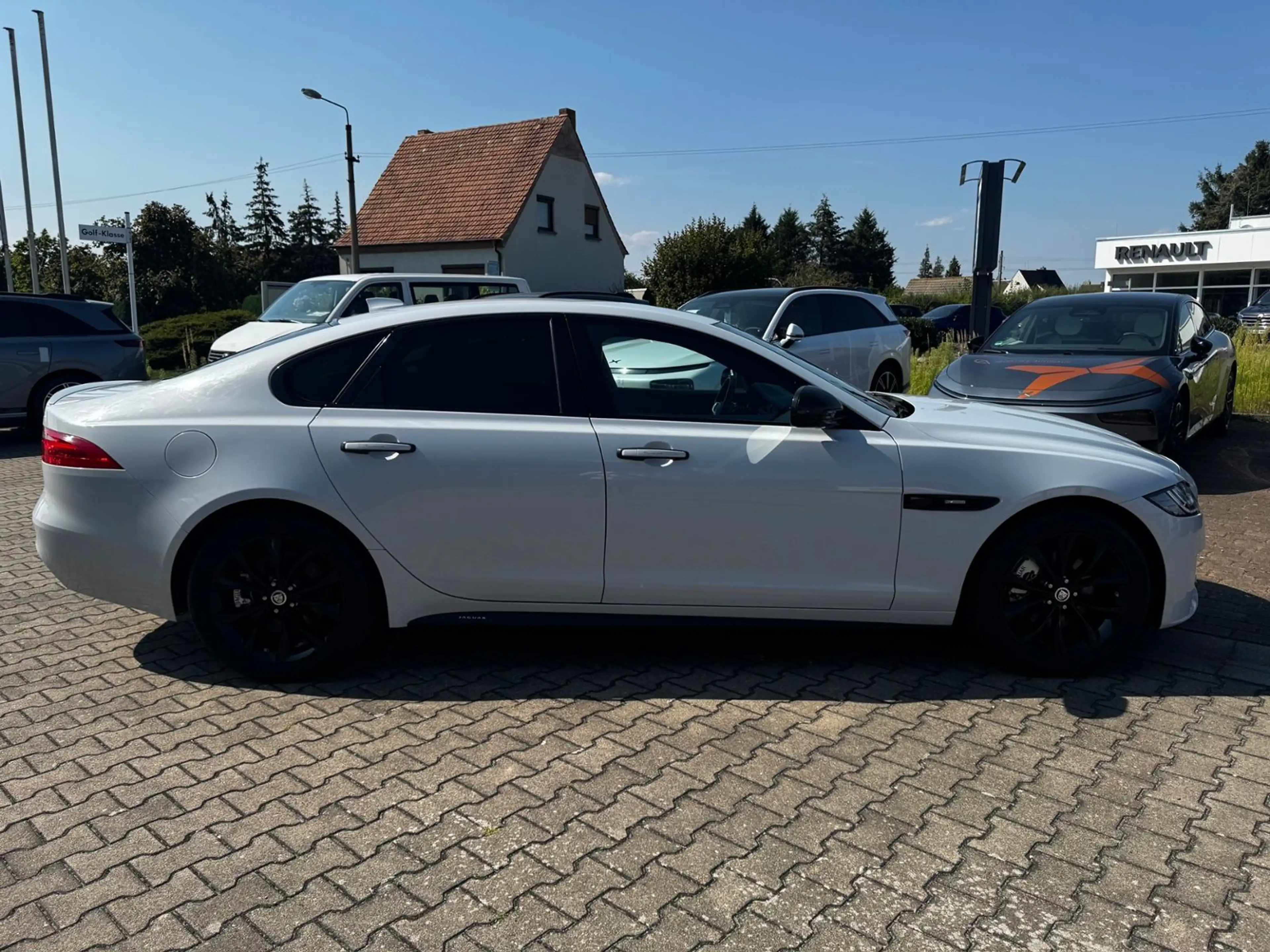 Jaguar XF Ingenium Edition — photo 4