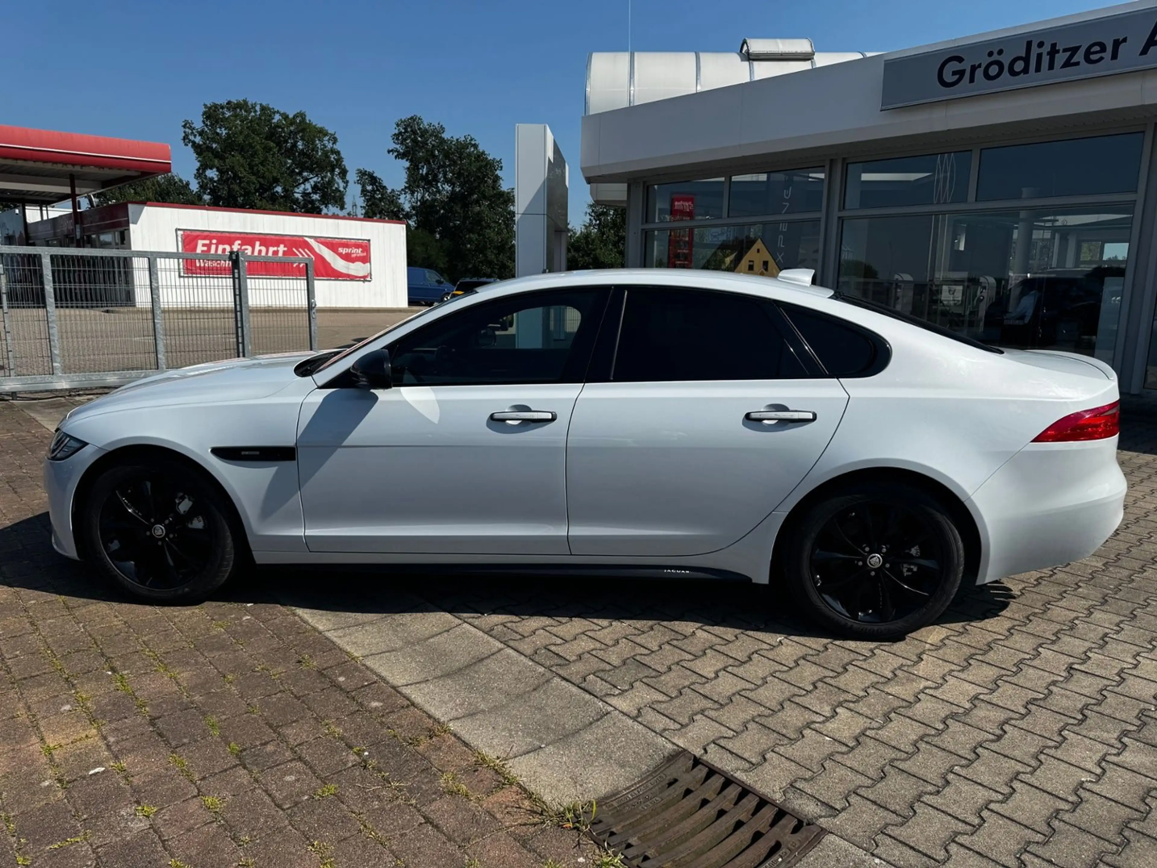 Jaguar XF Ingenium Edition — photo 3