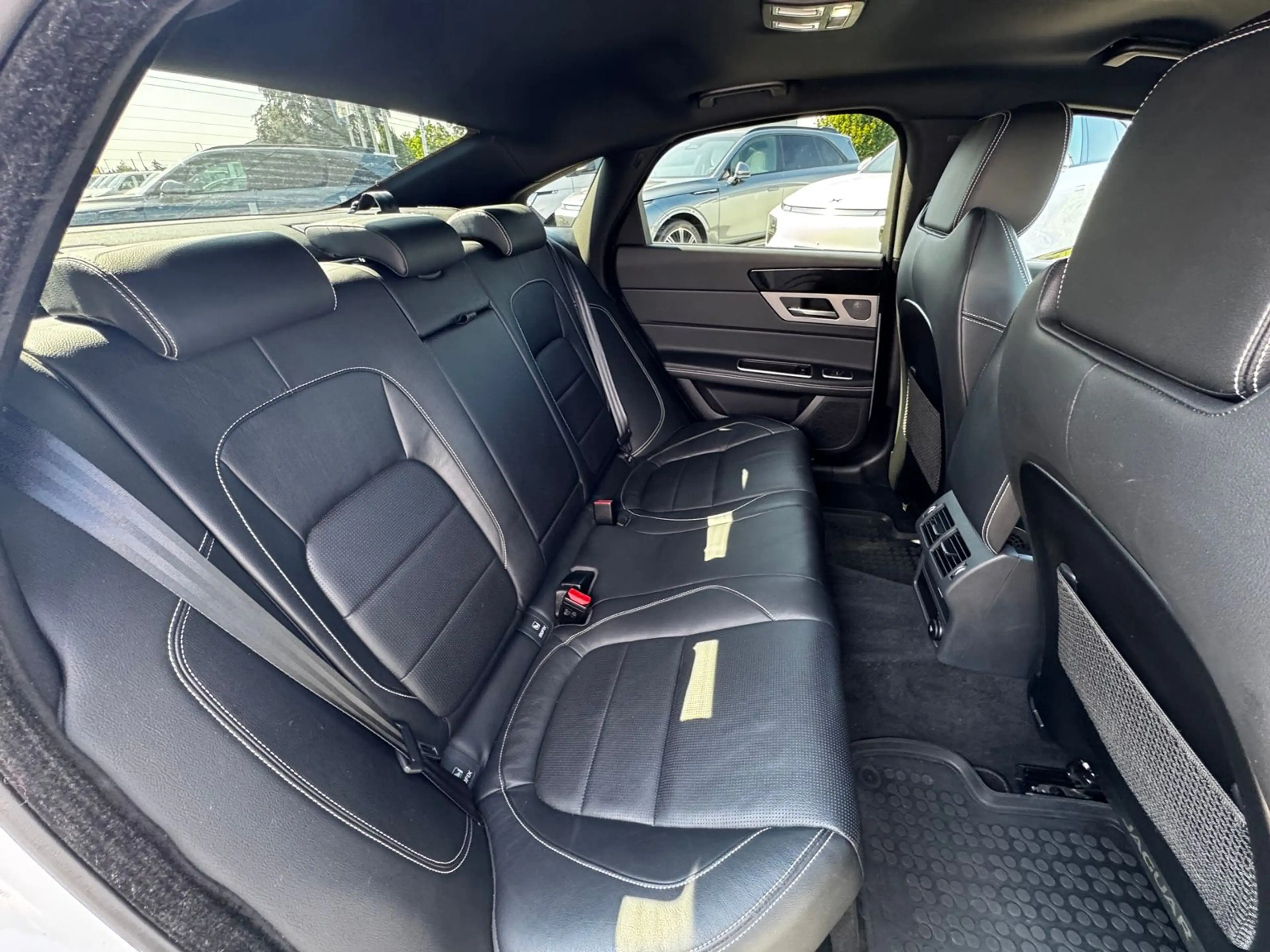 Jaguar XF Ingenium Edition — photo 8