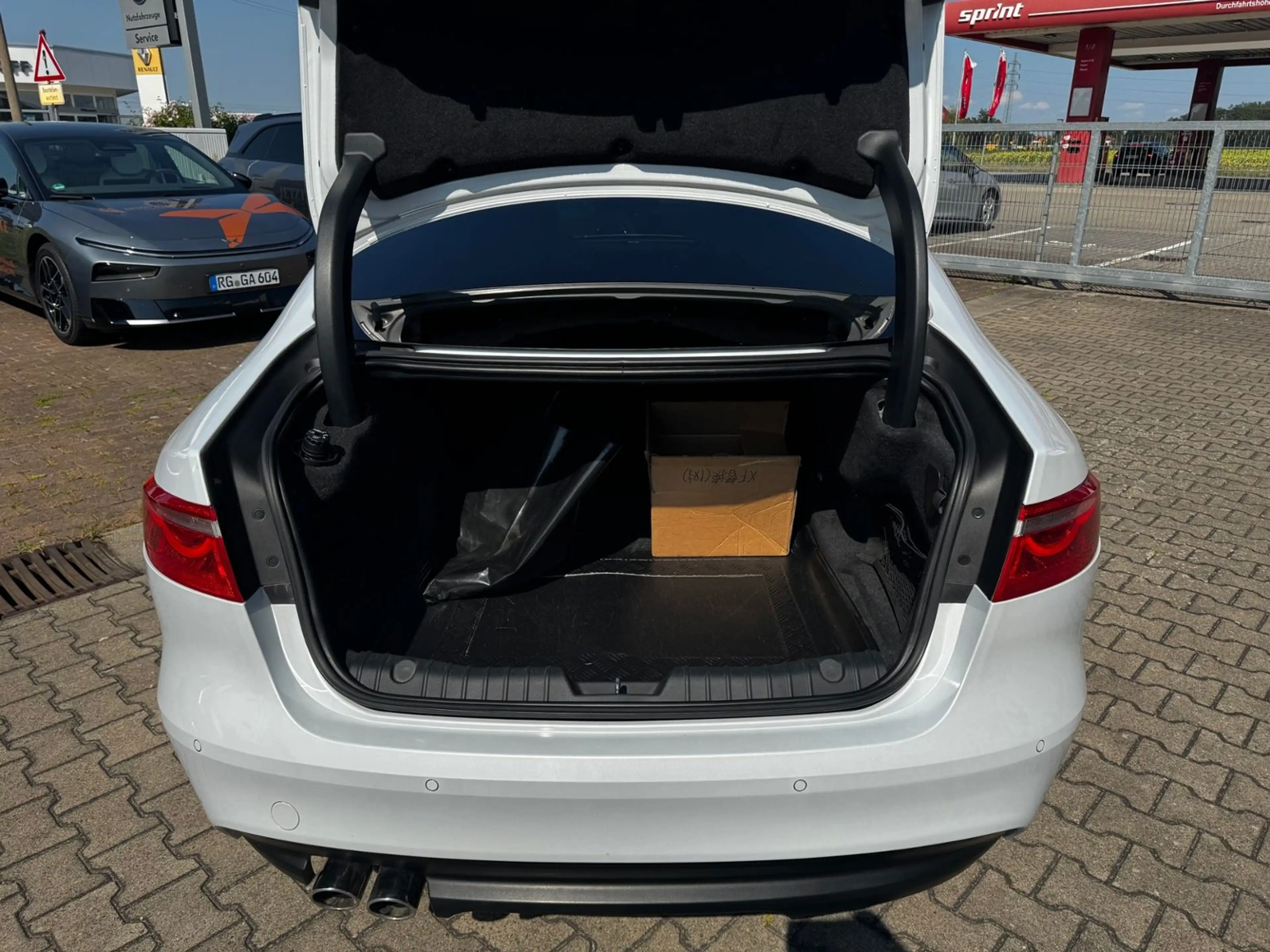 Jaguar XF Ingenium Edition — photo 7