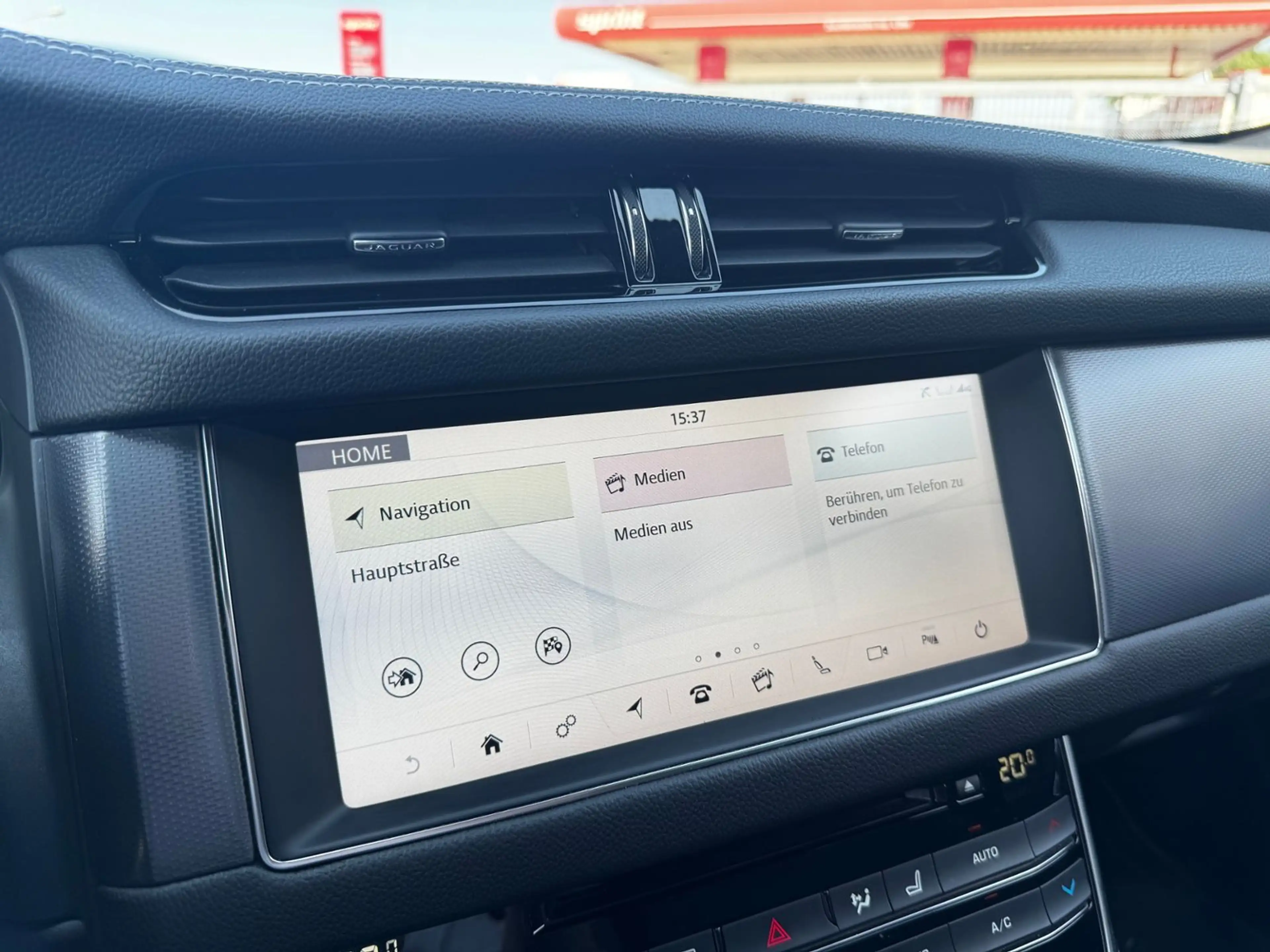 Jaguar XF Ingenium Edition — photo 12