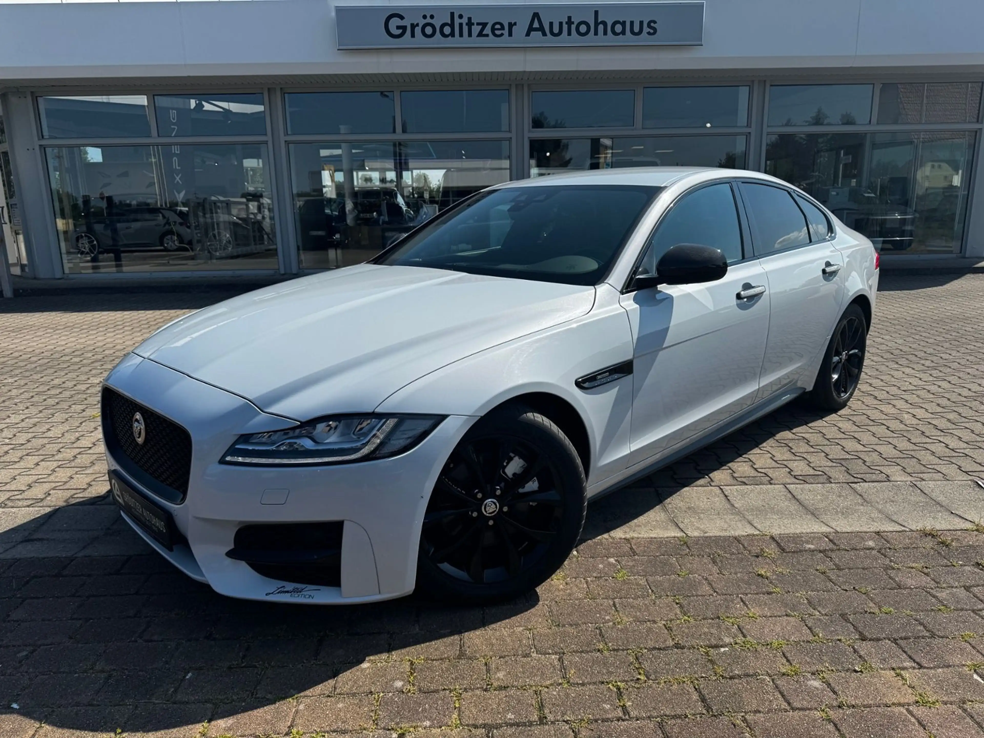 Jaguar XF Ingenium Edition — photo 2