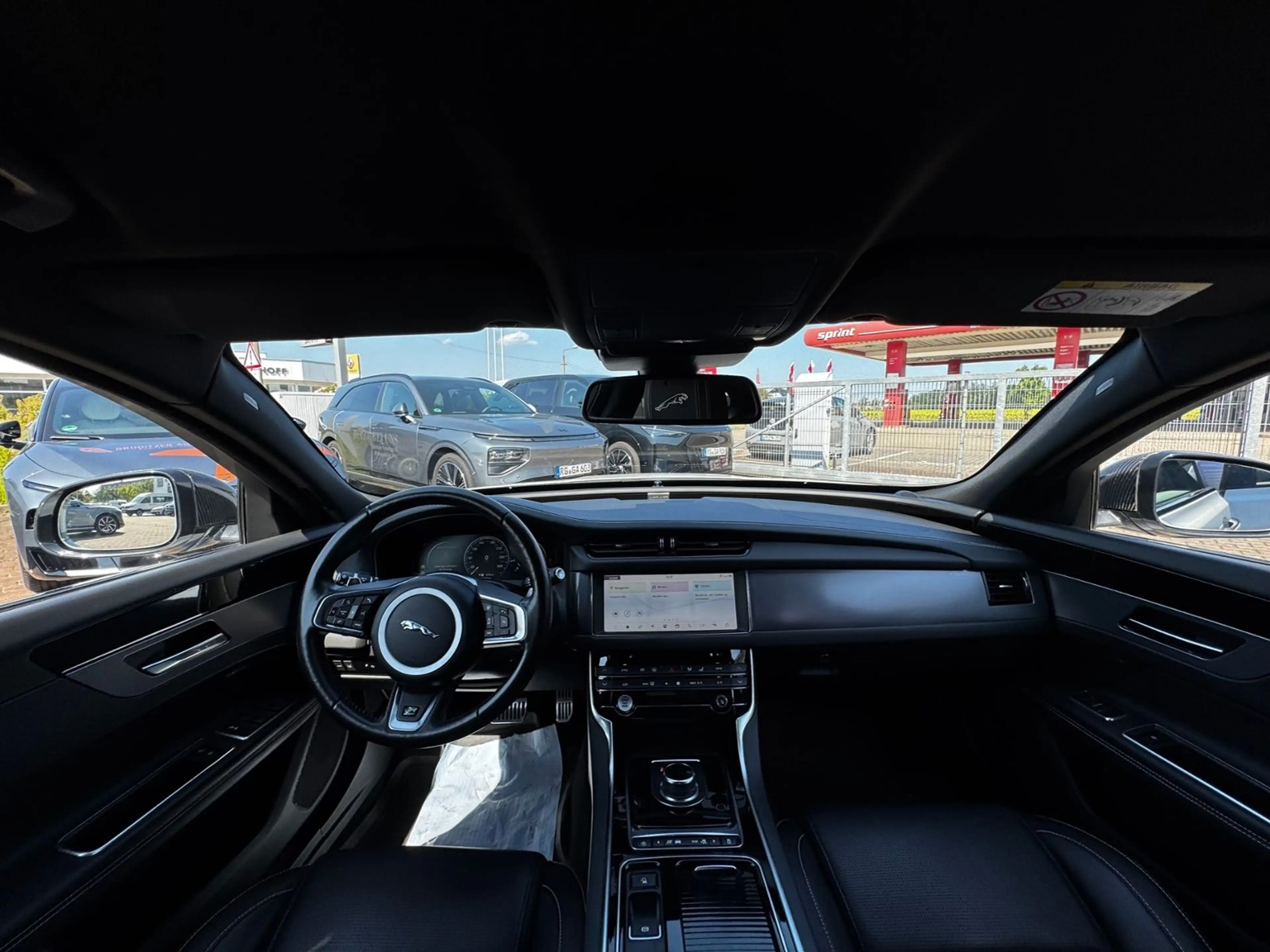 Jaguar XF Ingenium Edition — photo 9