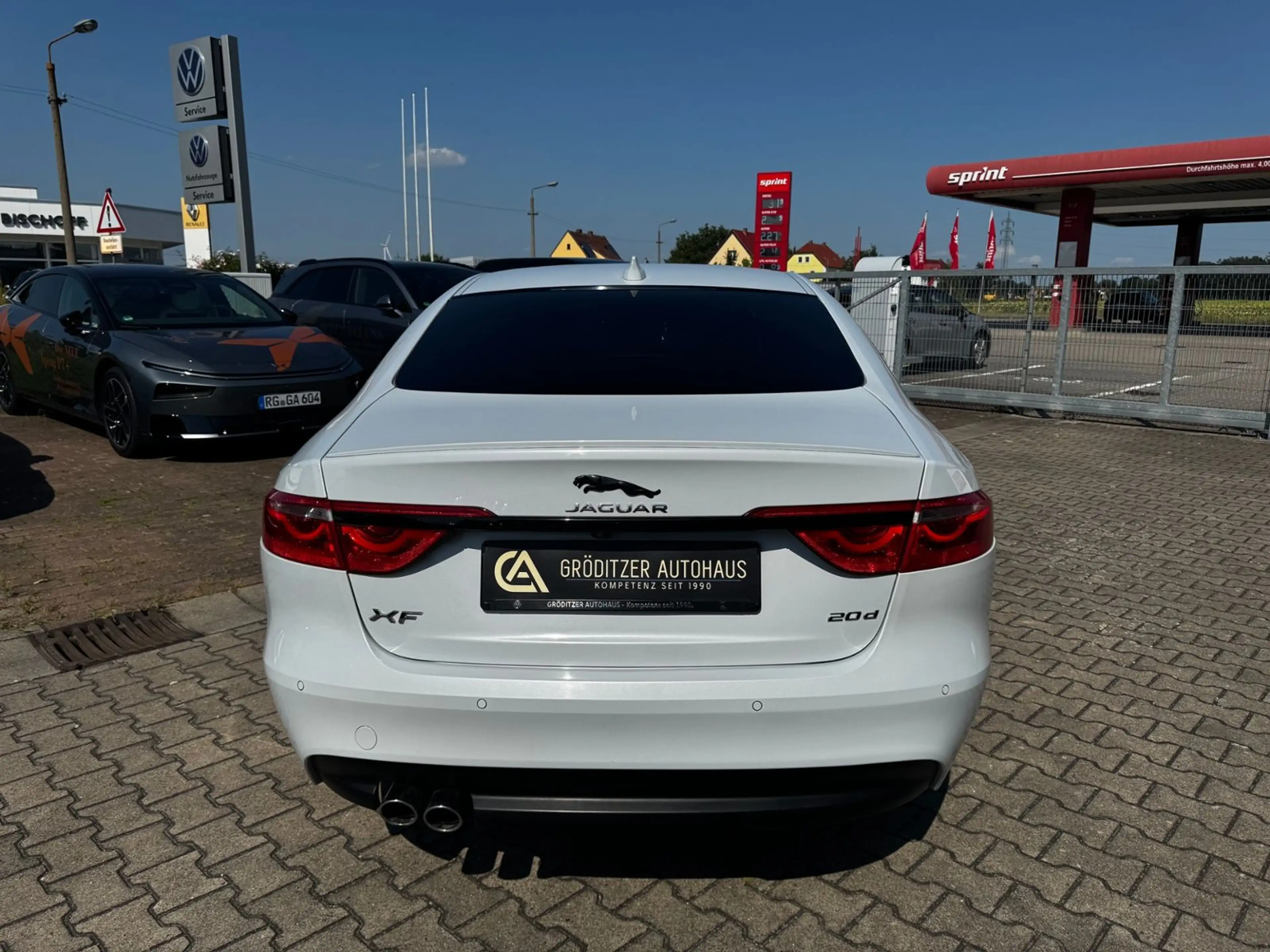 Jaguar XF Ingenium Edition — photo 5