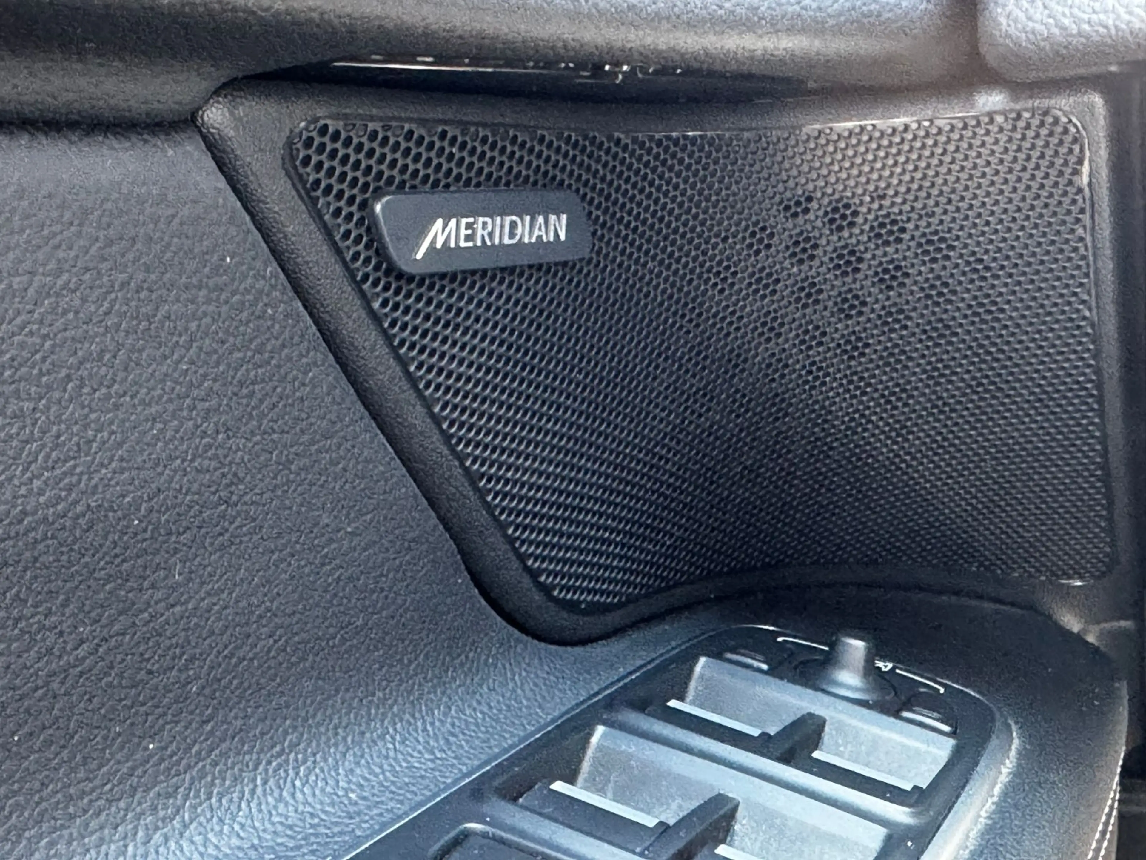 Jaguar XF Ingenium Edition — photo 21