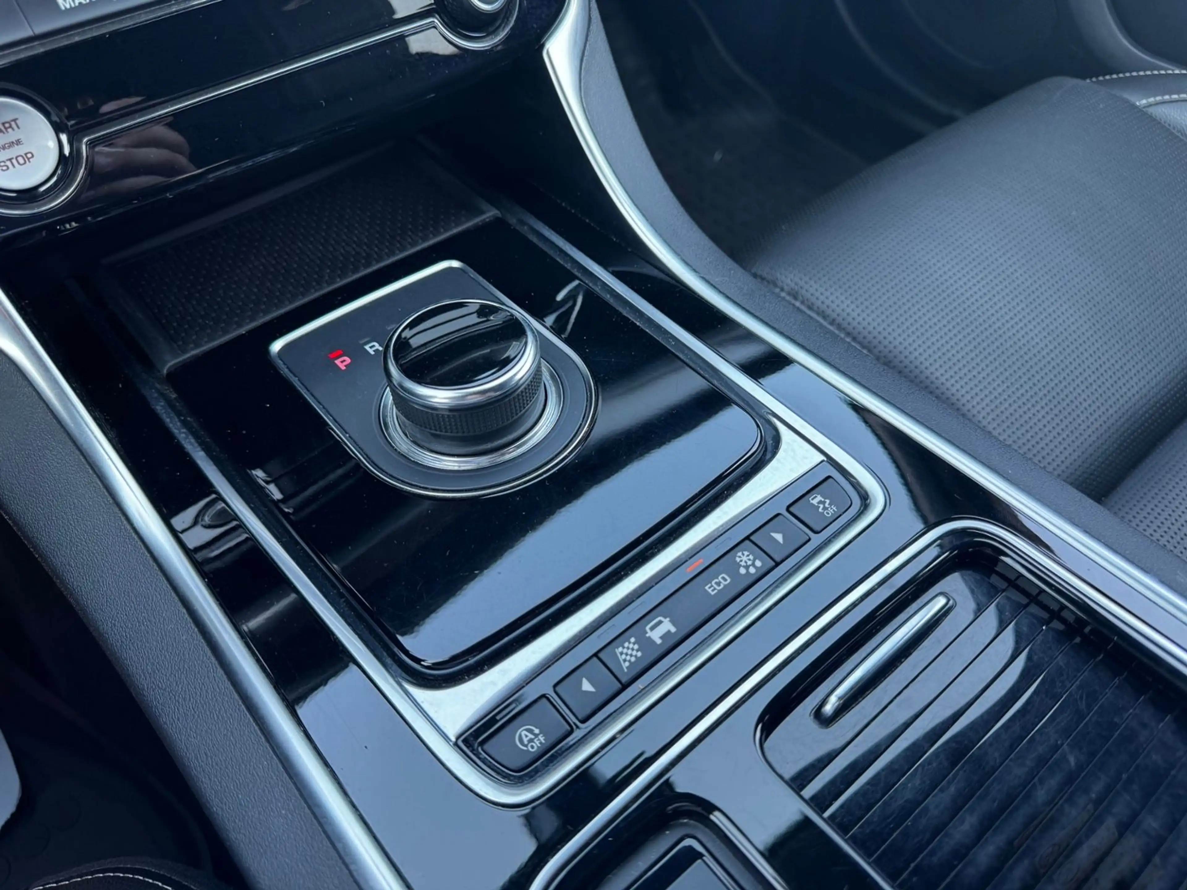 Jaguar XF Ingenium Edition — photo 17