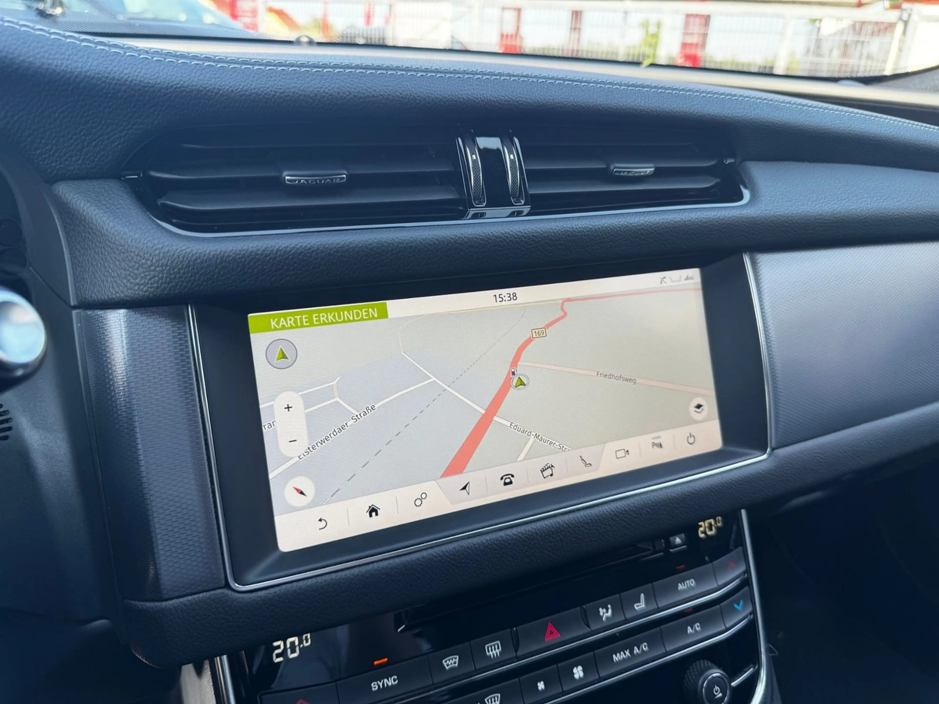 Jaguar XF Ingenium Edition — photo 14