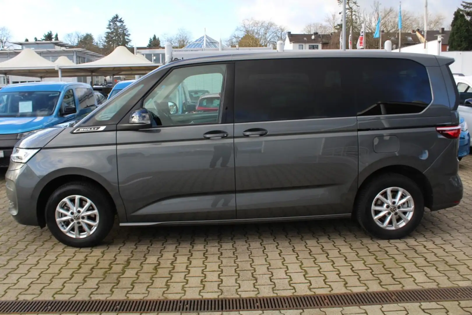 Volkswagen T7 Multivan LIFE 1.5 TSI DSG / HEAD UP / DC / NAVI / LED MATRI Gris - 2