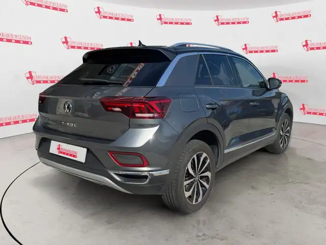 Volkswagen T-Roc view 4