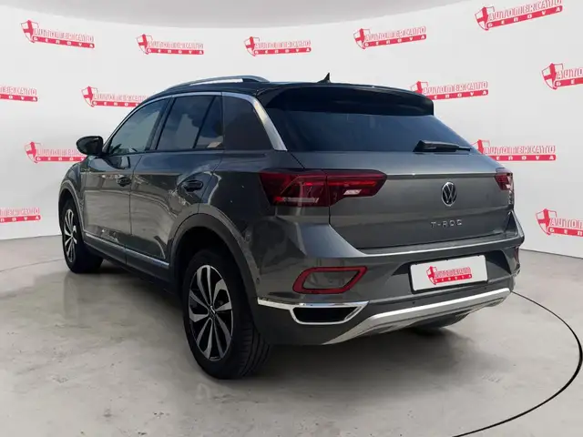 Volkswagen T-Roc view 2