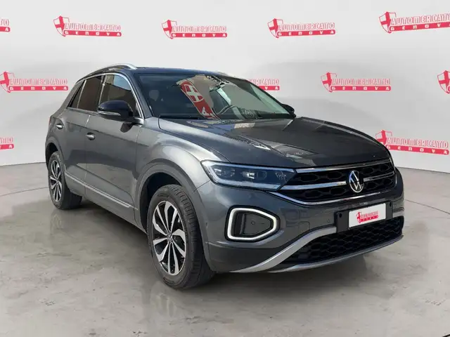 Volkswagen T-Roc view 5