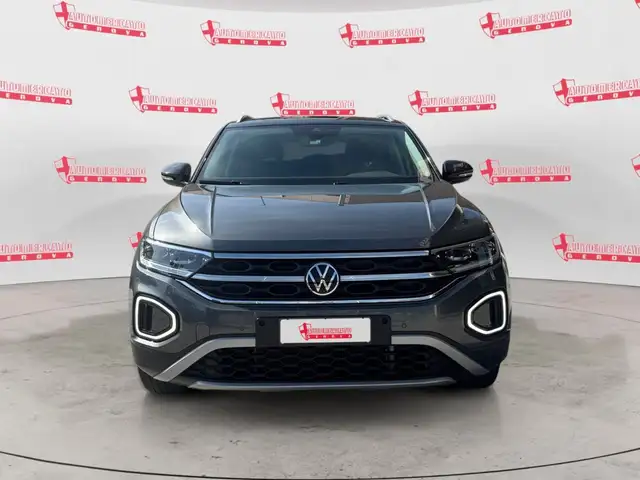 Volkswagen T-Roc view 6