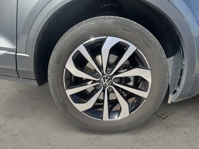 Volkswagen T-Roc view 7