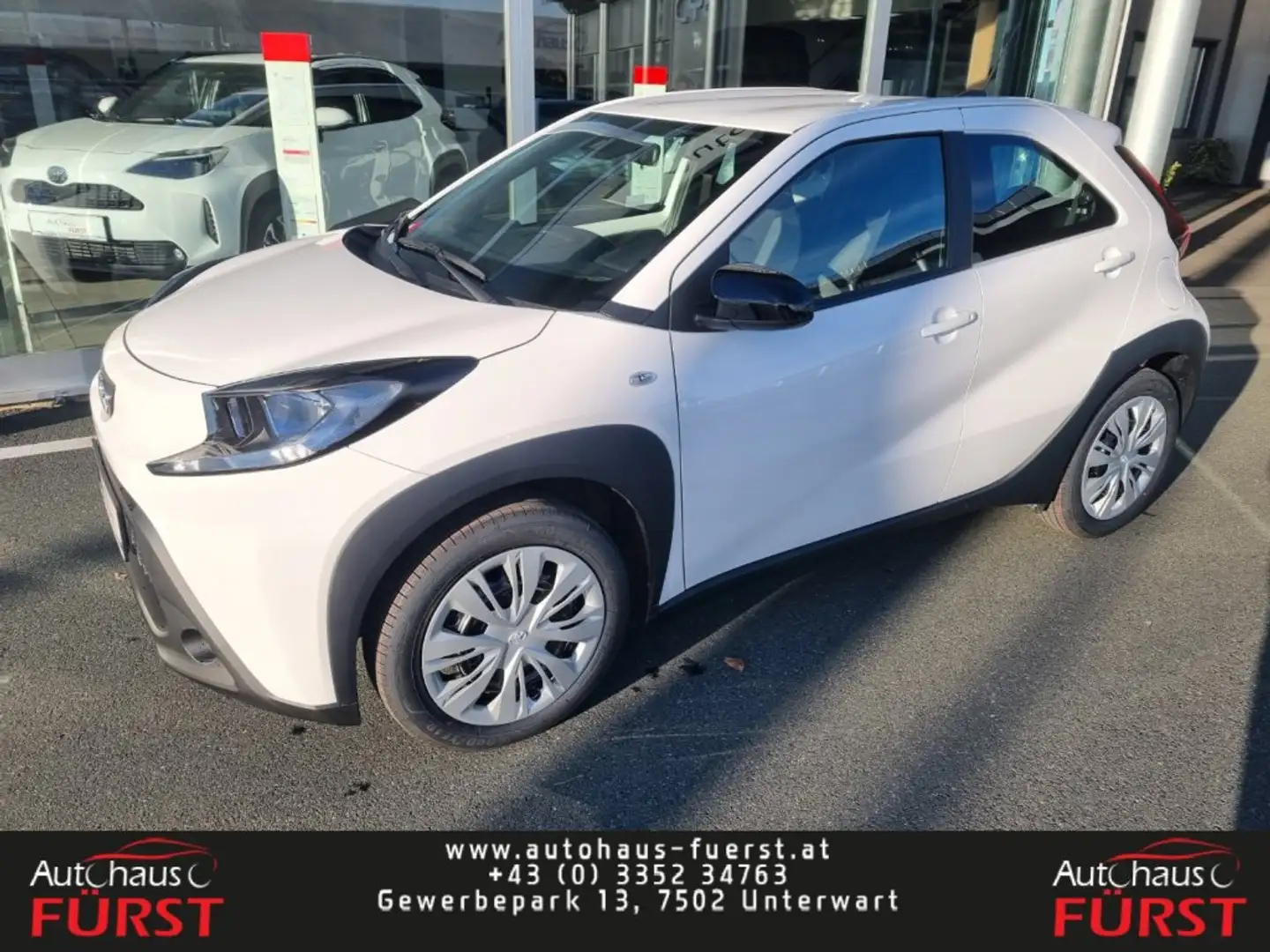 Toyota Aygo X 1,0 l Play Weiß - 1