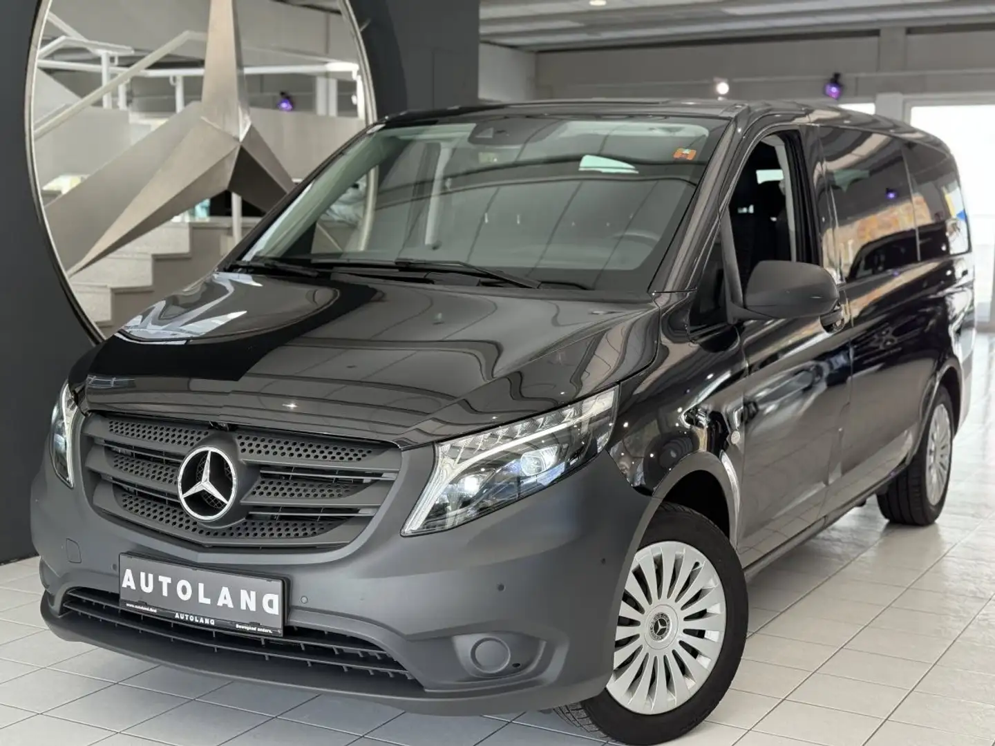 Mercedes-Benz Vito Tourer 116 CDI Pro 4x4 lang 9-Sitzer Noir - 1