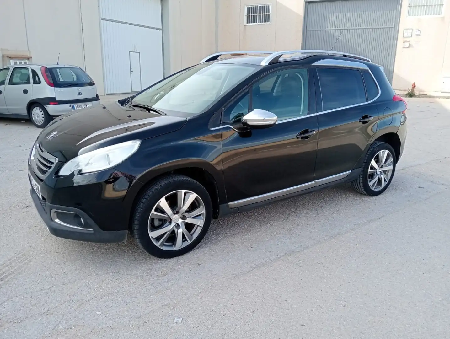 Peugeot 2008 Familiar Manual de 5 Puertas Negro - 1