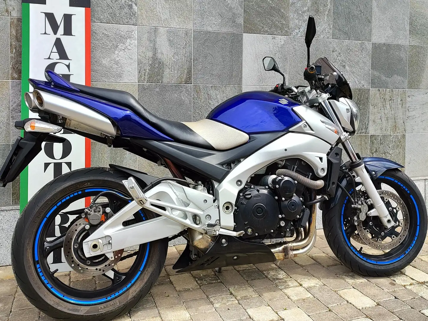 Suzuki GSR 600 Kék - 2