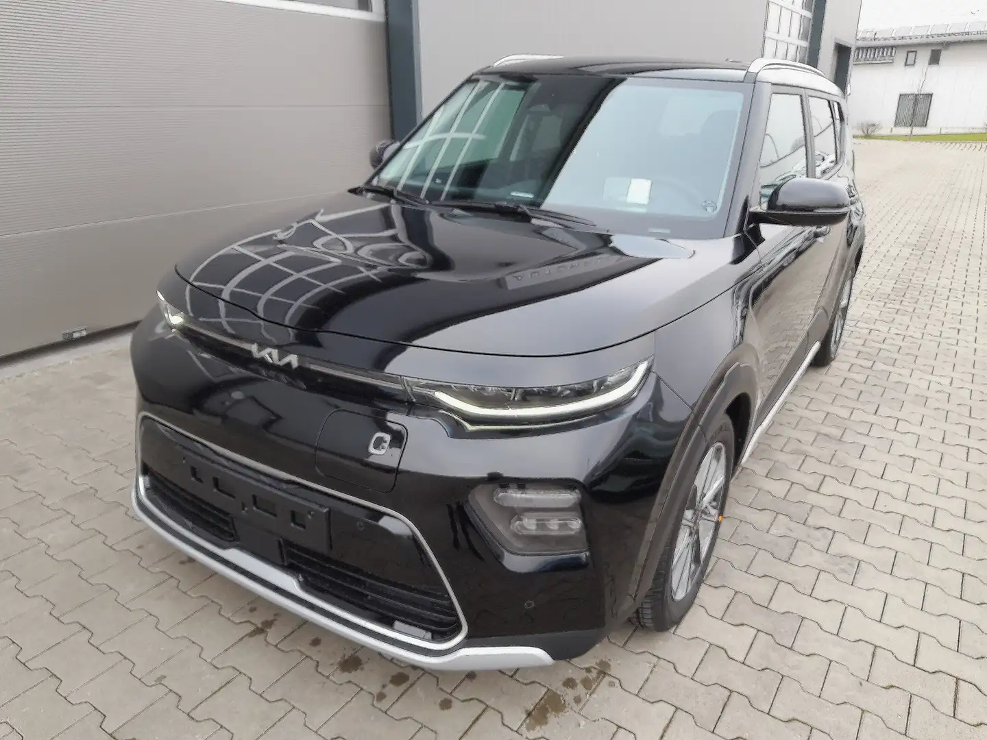 Kia Soul Van/Kleinbus in Schwarz neu in Ergolding für € 49.390,-