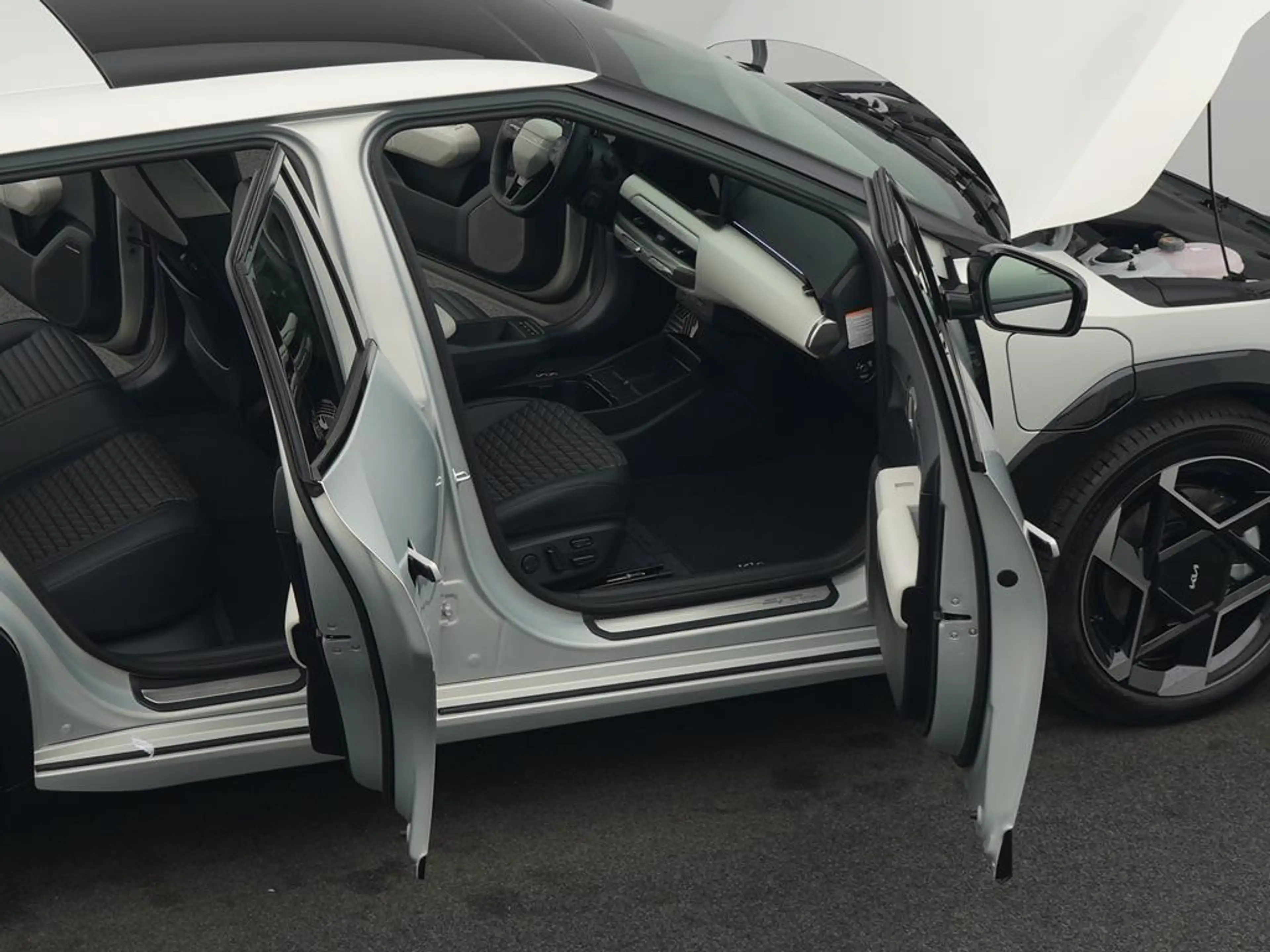 Kia EV4 81 FWD GTL DWP COM CON GD BO — photo 12