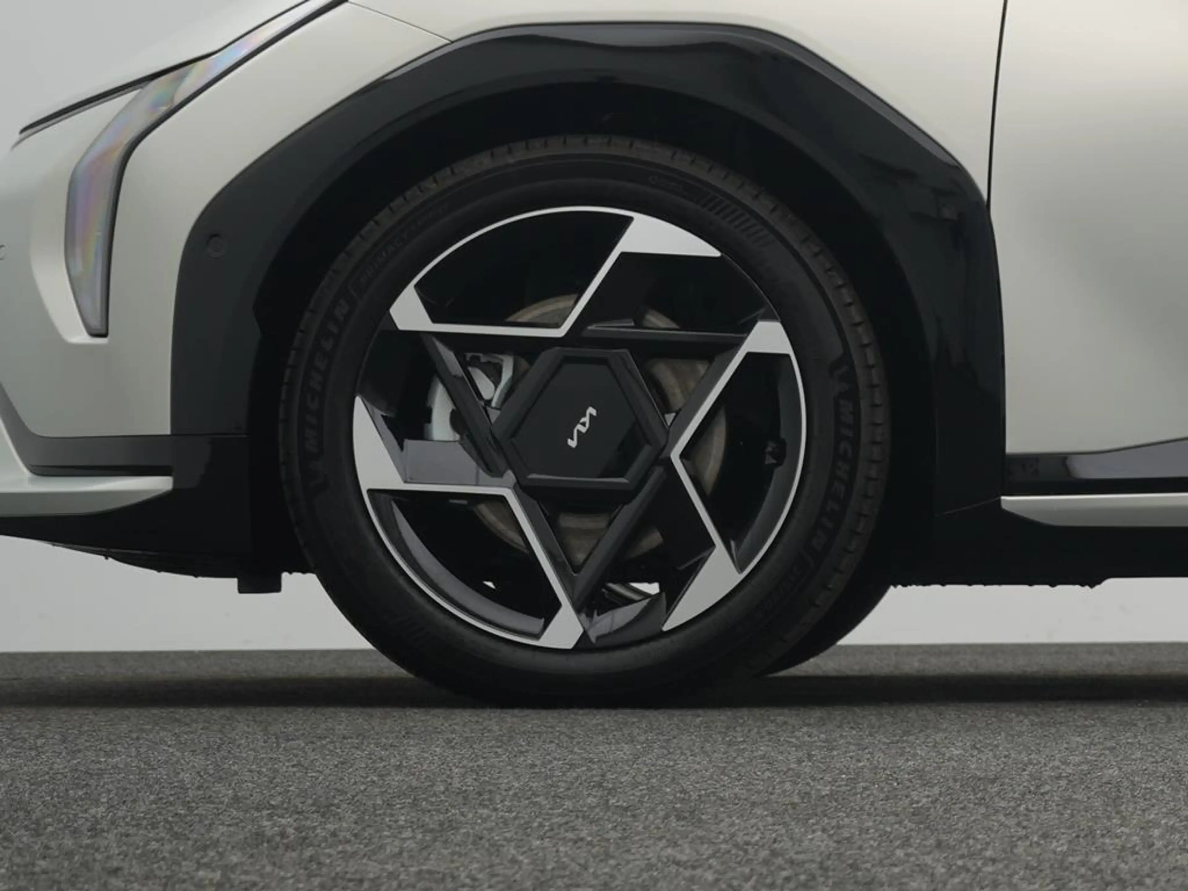 Kia EV4 81 FWD GTL DWP COM CON GD BO — photo 9