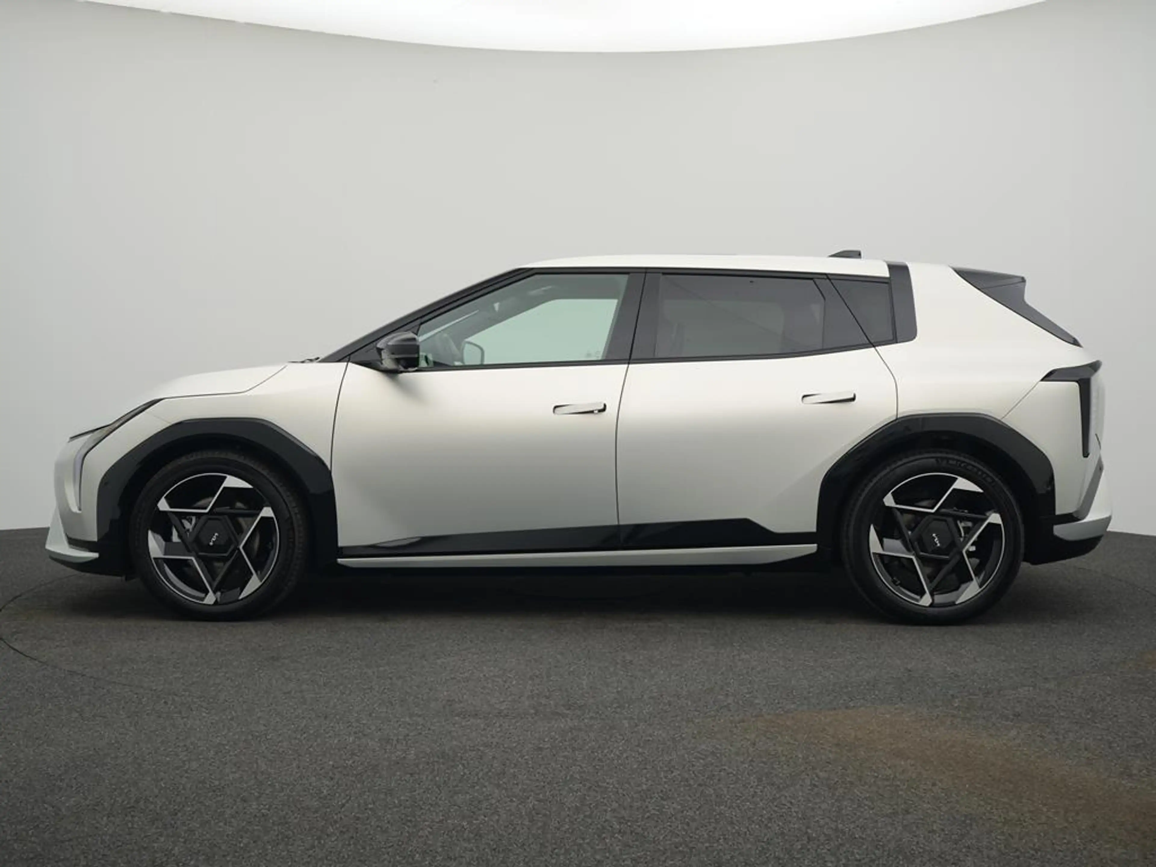 Kia EV4 81 FWD GTL DWP COM CON GD BO — photo 5