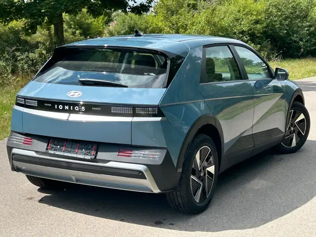 Hyundai Ioniq 5 view 6