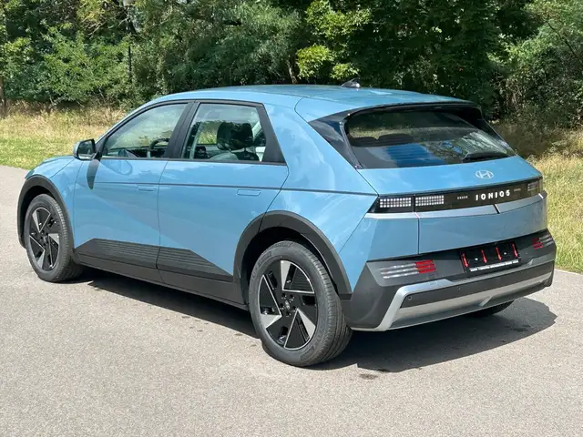 Hyundai Ioniq 5 view 4