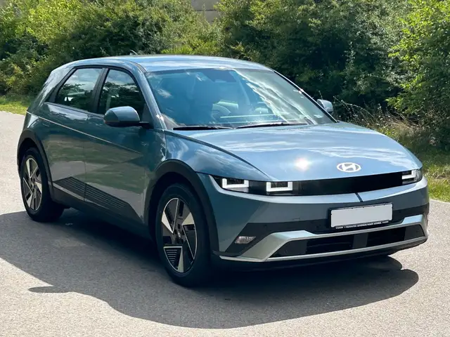 Hyundai Ioniq 5 view 3