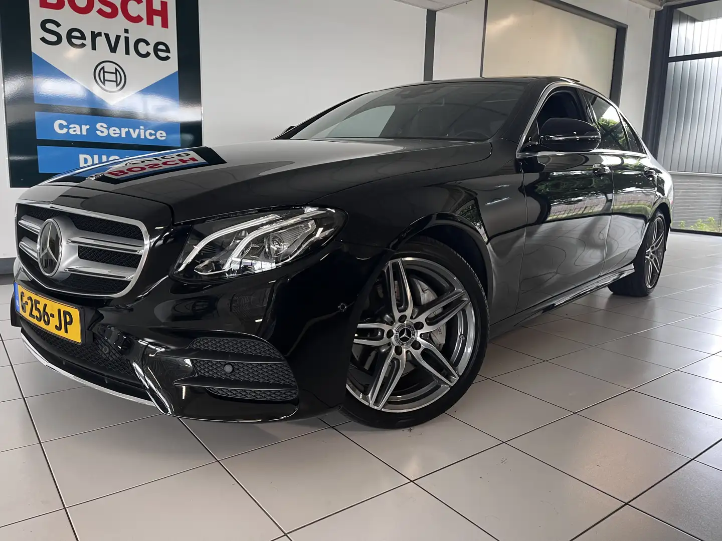 Mercedes-Benz E 200 Business Solution AMG Upgrade Edition Panodak /Cam Schwarz - 1