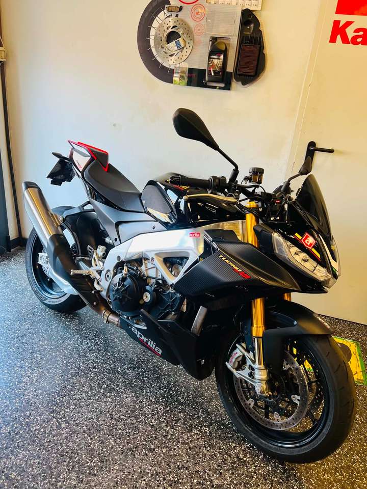 Aprilia Tuono 1100 V4 FACTORY
